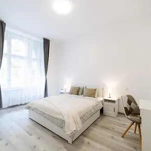 New Near Dancing House Apartamento