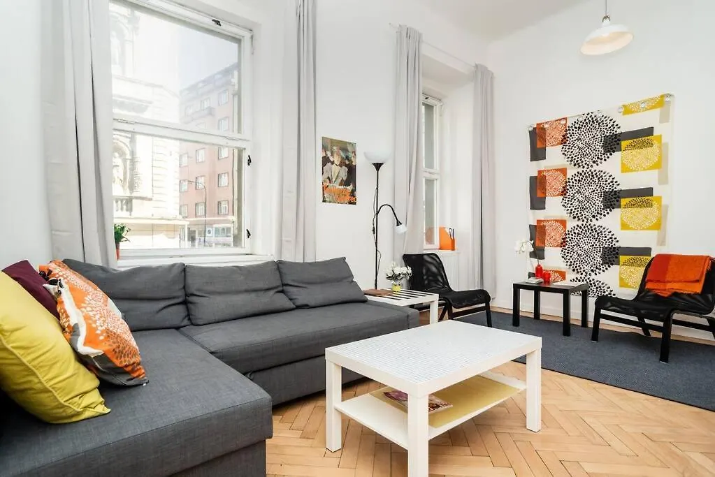Bright, Spacious Apartment In The Historic Centre Прага